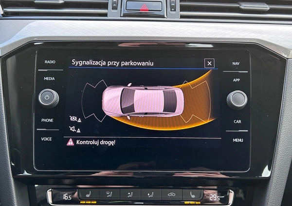 Volkswagen Passat cena 92900 przebieg: 129436, rok produkcji 2020 z Józefów małe 781